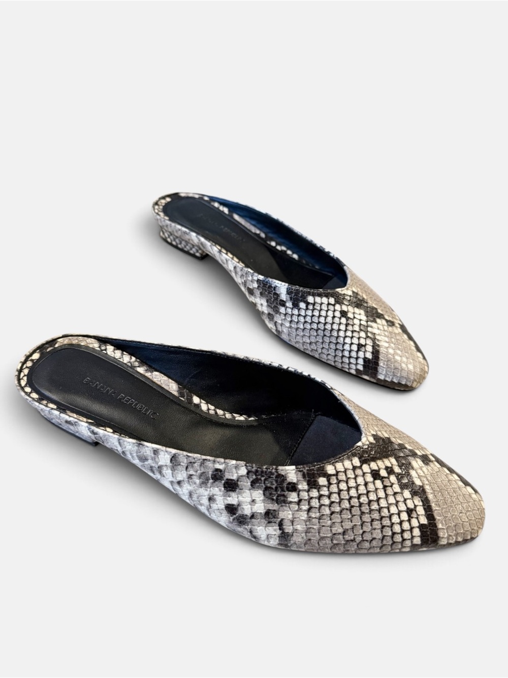 Banana Republic Snake Print Mule Flats Size 7 Low Heel Slip On Black Gray